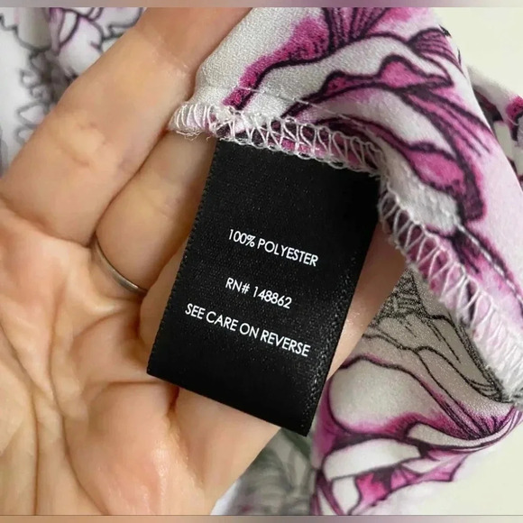 Torrid Georgette Blouse Top Pink Ditsy floral Pattern Whimsical 3X - Picture 8 of 10